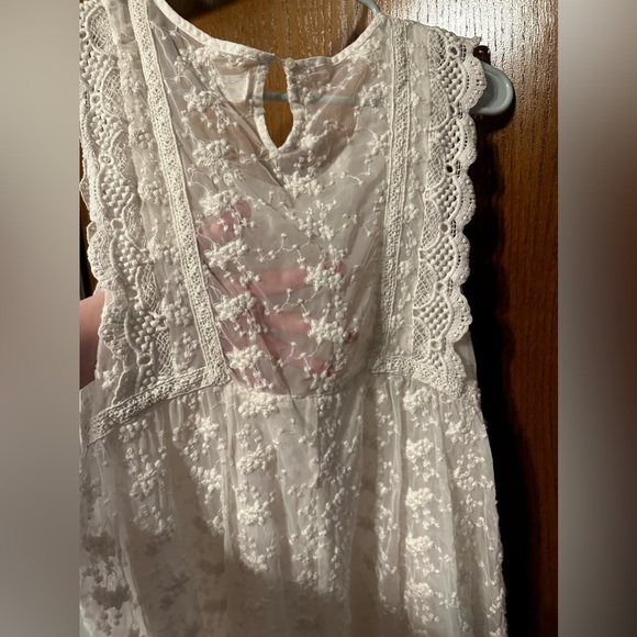 Abercrombie and Fitch Cream Lace Dress with Open Back Detail - Picture 3 of 4